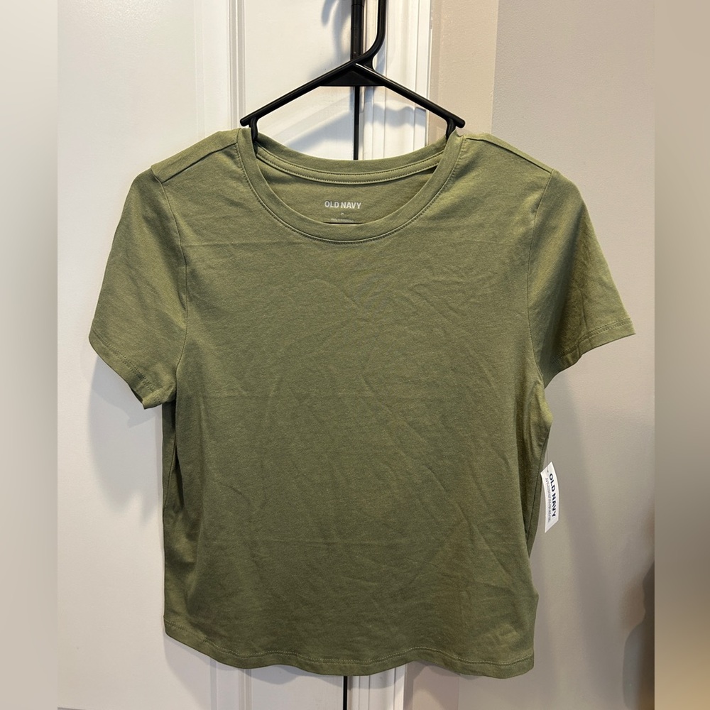 Women’s Old Navy Cropped Tee Shirt Short Sleeve Medium NWT